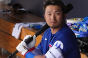 【MLB】日本開幕シリーズ　カブス・鈴木誠也、日本刀持って打席に→ボールが真っ二つの衝撃動画公開