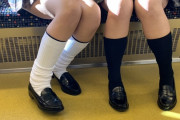 【画像】電車でわざとパンツ見えるように座る女の子ｗｗｗｗｗｗｗ
