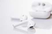 AirPods(3万円)「すぐ耳から外れますｗ」←これｗｗｗ