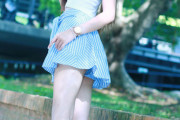 【画像】スカート短すぎてなんか見えちゃってる女の子wwwww