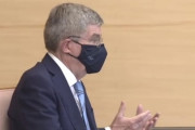 バッハ会長、東京五輪の有観客開催検討を要望 官邸で