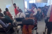 【動画】空港で必要ない車椅子を要求するライフハックが流行ってしまう。