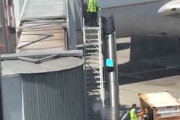 【動画】ユナイテッド航空の荷物の扱いがひどいと投稿された映像が（ノ∇`）