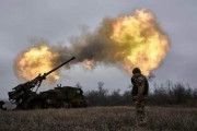 ウクライナ軍、仏カエサル自走榴弾砲でロシア軍攻撃…実戦使用の様子公開！