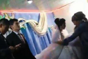【動画あり】男女格差の激しいウズベキスタン、結婚披露宴でゲームに負けた新郎が新婦を本気でぶん殴ってしまう・・・