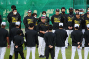 【野球】阪神が「決戦Ｔシャツ」着用しＣＳへ始動　巨人との決戦へ一丸態勢