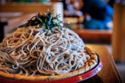 『冷たい蕎麦』『冷たいうどん』『温かい蕎麦』『温かいうどん』←１つだけいらんのおるよな