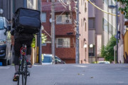 神奈川で仕事しているフードデリバリーの配達員、背後から棒で殴られる被害相次ぐ