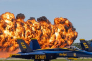 米海兵隊ビューフォート航空基地でエアショーが開催…大規模爆破では大きな歓声も！
