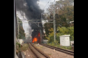 【衝撃映像】京王井の頭線の線路上の火災、思った異常にヤバくて草ｗｗｗｗ