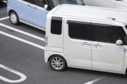 コンビニの駐車場でスマホいじって周囲に人が来ると睨みつけて来る奴の正体