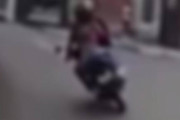 【動画】警察から逃走する二人乗りバイクが凄すぎる…