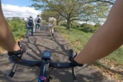 自転車乗り「歩行者に道塞がれて邪魔なんだけど（笑）」→車乗り「車道走ってるお前らも同じだけどな」