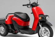 バッテリーを“交換”して走る電動スクーター ホンダ「ジャイロ e:」発売