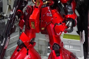 【ガンプラ作例】RGサザビーの濃い赤を薄く、薄い赤を濃くキャンディ塗装してみた