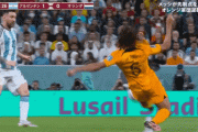 【GIF】今大会のメッシーのプレーで1番衝撃的だったのはコレだよなwww