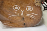 外国人「こういう物がたくさんある日本が大好き」猫のパンが海外で話題に