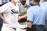 【阪神】矢野監督と高津監督、激しい口論で試合中断　二塁走者・近本光司の“伝達疑惑”めぐり