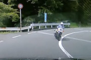 【大分】カーブをぜんぜん曲がれていない対抗バイクを神回避したドラレコ。