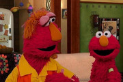 『セサミストリート』のエルモが新型コロナのワクチンを接種