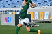 高校サッカー選手権のロングスロー、あれってファウルじゃない？スローワーはボールを投げる時、両足ともに地面から離れてはならない