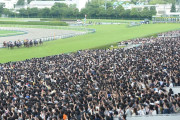 競馬の払戻金、与党内で非課税論が浮上…馬券を購入すると、その時点で金額の25％が主催者の取り分として引かれる。その上で払戻金にも税金がかかり、納税側からみると二重に取られる との不満がある　[10/17]