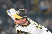 中継ぎへ配置転換となった阪神の小川がピンチをしのぎきり１回無失点