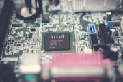 Intel製CPUの脆弱性、修正済みが修正不可能だったことが判明してしまう