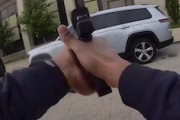 【動画】銃を向けてきた相手に2マガジン分撃ち込む警官のボディカム。