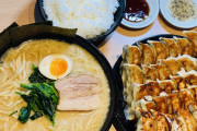 【画像】60分以内に大盛ラーメン、大盛ライス、1口餃子30個を完食すれば無料！