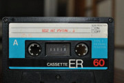 今、カセットテープで音楽を聴くのが流行ってるらしい