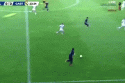 ◆Gif小ネタ◆足が届きそうで届かない絶妙な位置にボールを流しDFの逆を取る久保建英の絶妙トラップ
