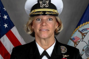 米海軍初の女性空母艦長バウアーンシュミット大佐が振り返るキャリア、艦長就任が可能だとは知らず！