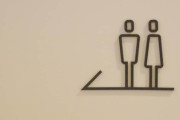 【多様性への配慮】「男と女を間違えちゃう…」最近のトイレマークが難解すぎる！利用者からも施設側からも困惑の声が