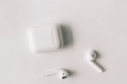 【悲報】AirPods、令和最新版に押されてシェア急低下