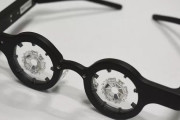 レーシック手術をしなくても1日1時間かけるだけで視力が1.0に回復する凄いメガネが登場　しかもオシャレ