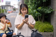 偏見抜きでスマホ片手のチャリガール多くない？