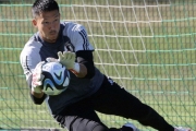 【今更…】サッカー日本代表、GK「再編」でシュミット招集www