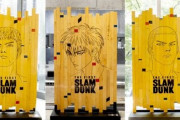 【かっこいい】体育館の床材をリユースした『スラムダンク』ビジュアルボードが誕生！渋谷・原宿のスポーツ関連の店舗で設置