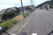 【動画】どちらが悪いかで大論争を巻き起こしているバイクと軽自動車の事故がこちらｗｗｗｗｗｗｗｗｗ