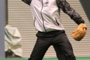 日ハム中島卓也、左膝違和感でキャンプ全体練習外れる