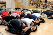 ミサイル避難訓練、迫真過ぎる