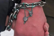ラブラブカップル「お互いを鎖で繋いで共同生活して愛の強さを証明してやる！」 → 4ヵ月後、衝撃の事態にｗｗｗｗｗ