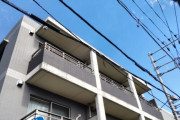 ３階建てマンションの２階と３階の部屋が空いてるんやが住むならどっちがエエと思う？