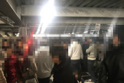 【画像あり】一昨年6000人、去年3000人並んだパチンコ屋、今年もエラいことになっている模様ｗｗｗｗｗ