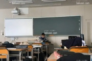 【動画】体育の授業中に女子高生の弁当に精子をぶっ掛けるチー牛男子生徒が盗撮されてしまうwwwwww