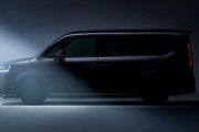 ホンダ、新型「ステップワゴン」チラ見せ！