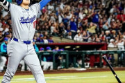 大谷翔平、9回に勝ち越しスリーランホームランで両手バンザイの大喜び＼(^o^)／