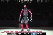 世界ロボット運動会で中国の人型ロボット、１００ｍ走でウサイン・ボルト超え９秒３２…ゴール後はマットに激突し炎上　[8/23]