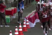 ( ´_ゝ`) 五輪マラソン：ボトルなぎ倒し男が釈明「手が滑っただけ」